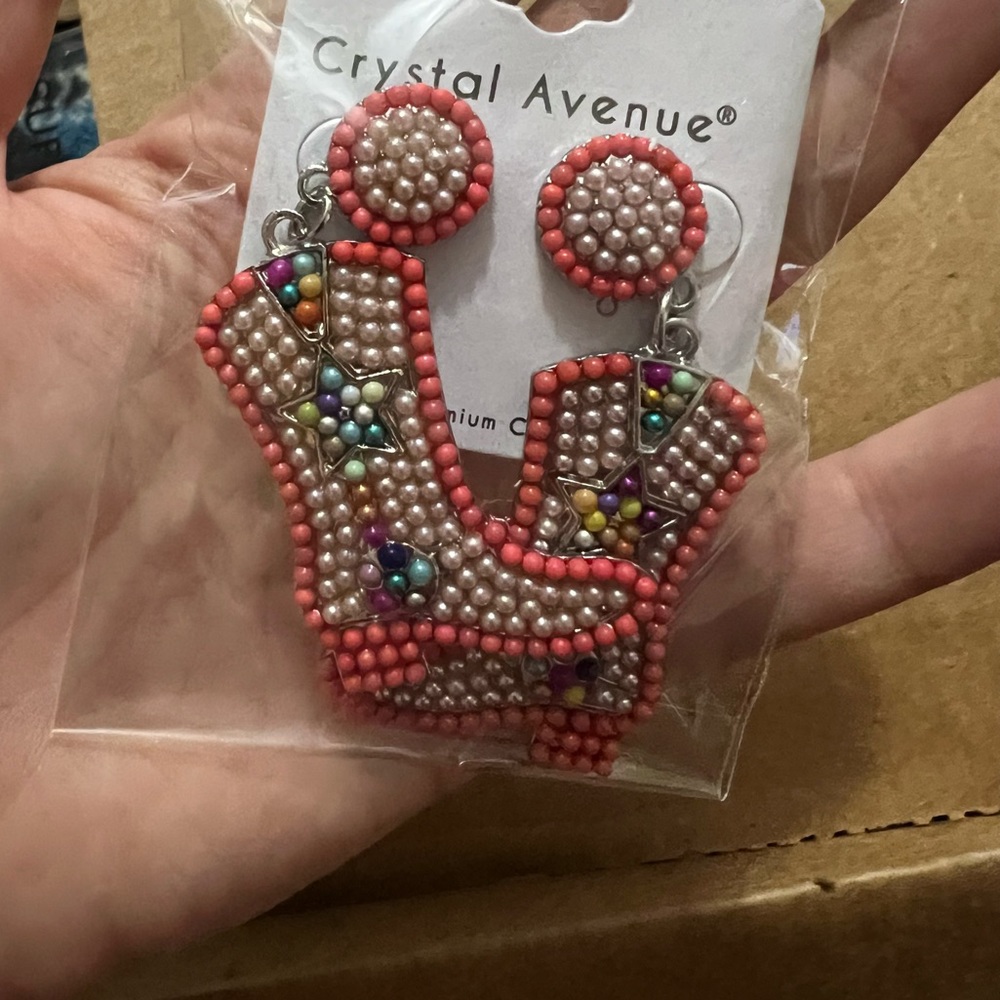 NWOT SEED BEAD EARRINGS